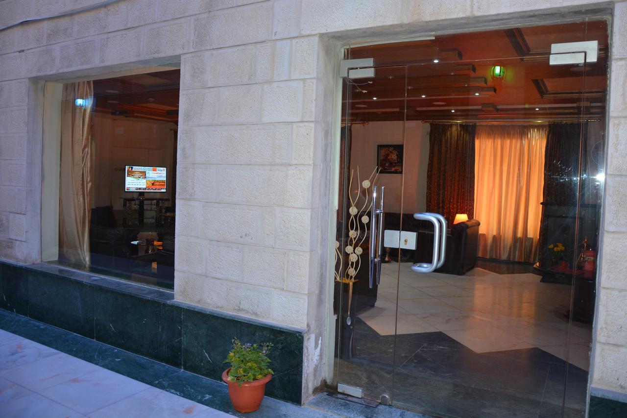 Teeba Palace Hotel Suites Amán Exterior foto