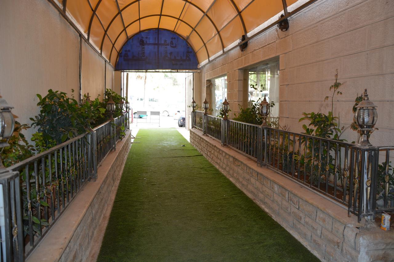 Teeba Palace Hotel Suites Amán Exterior foto